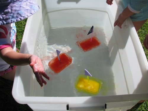 Ice Boats Water Play | Learning 4 Kids